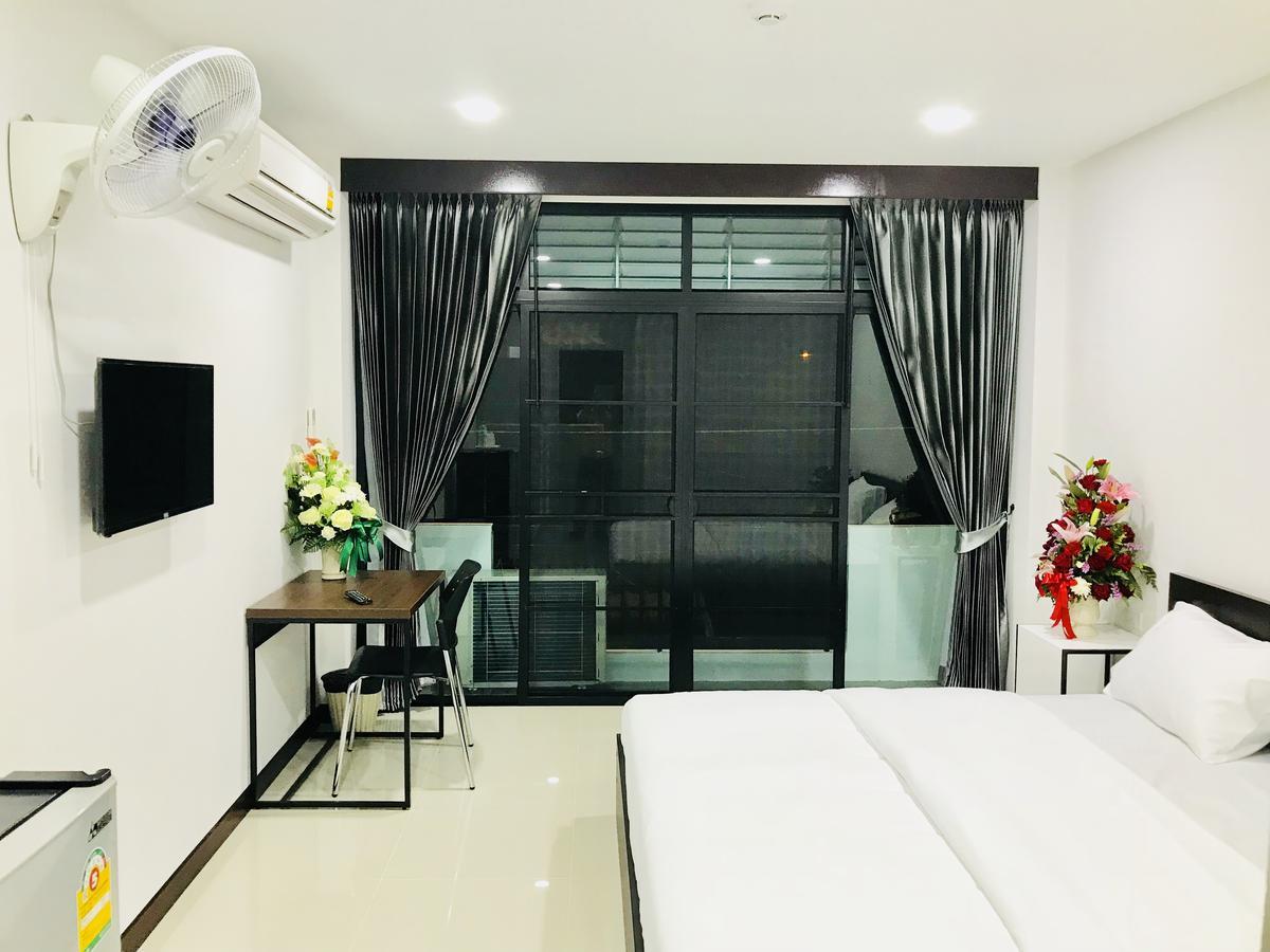 Jarat Mansion Hotel สุรินทร์ ภายนอก รูปภาพ