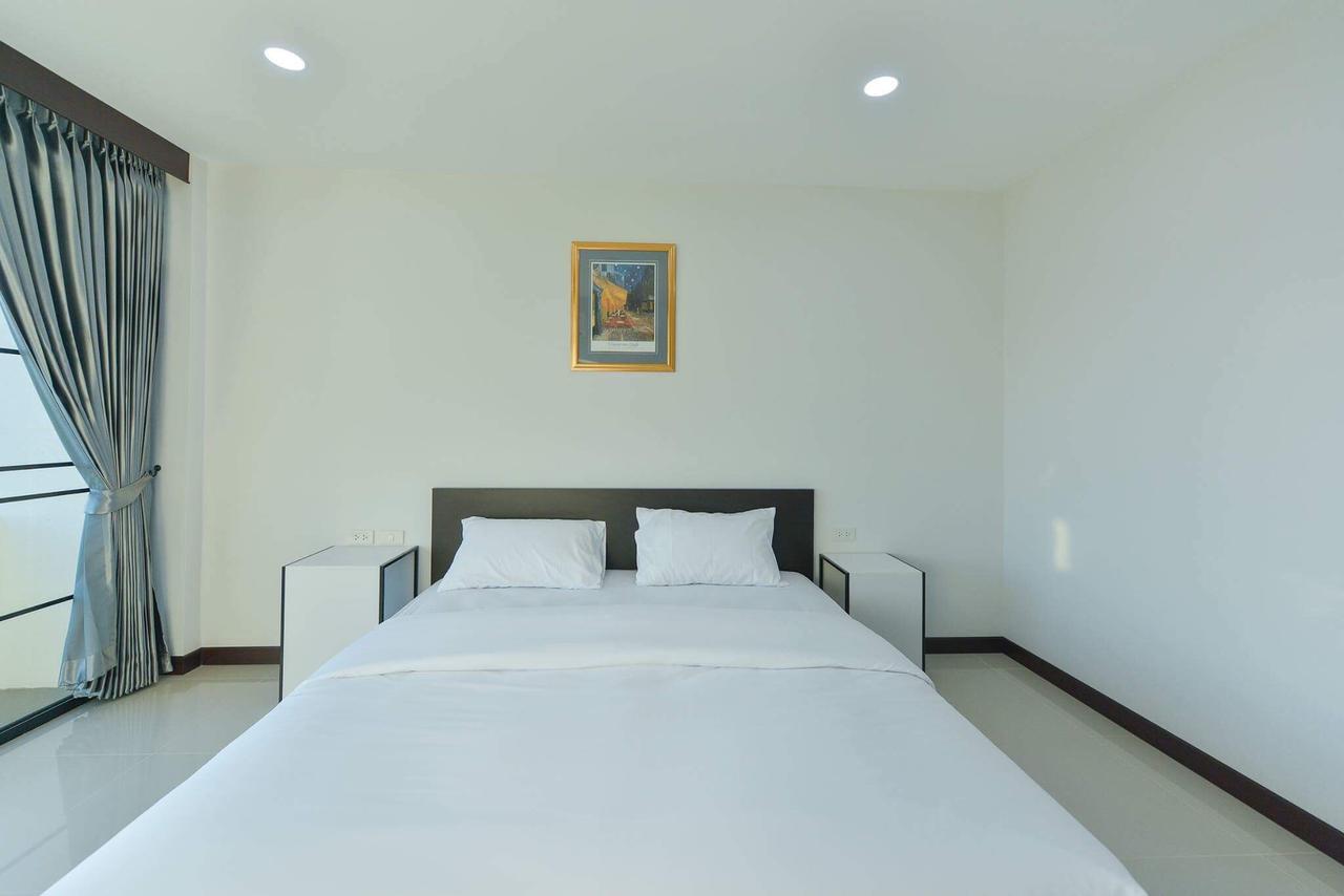Jarat Mansion Hotel สุรินทร์ ภายนอก รูปภาพ